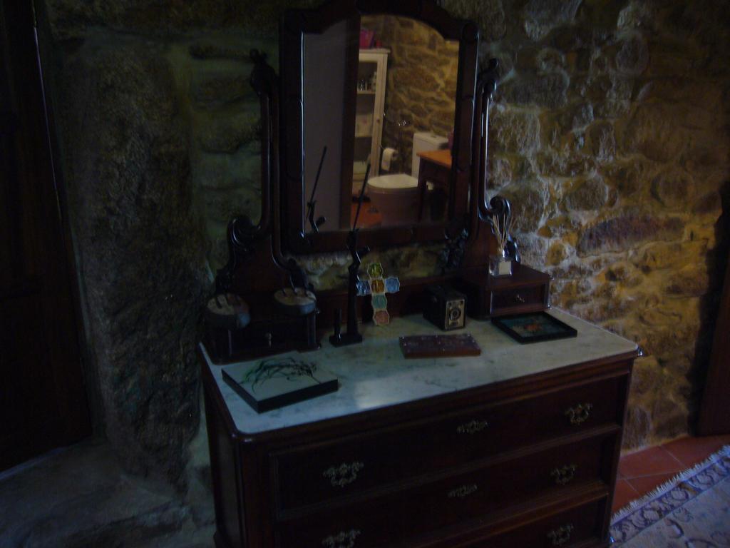 Casa Do Monge Guest House Leomil Ruang foto
