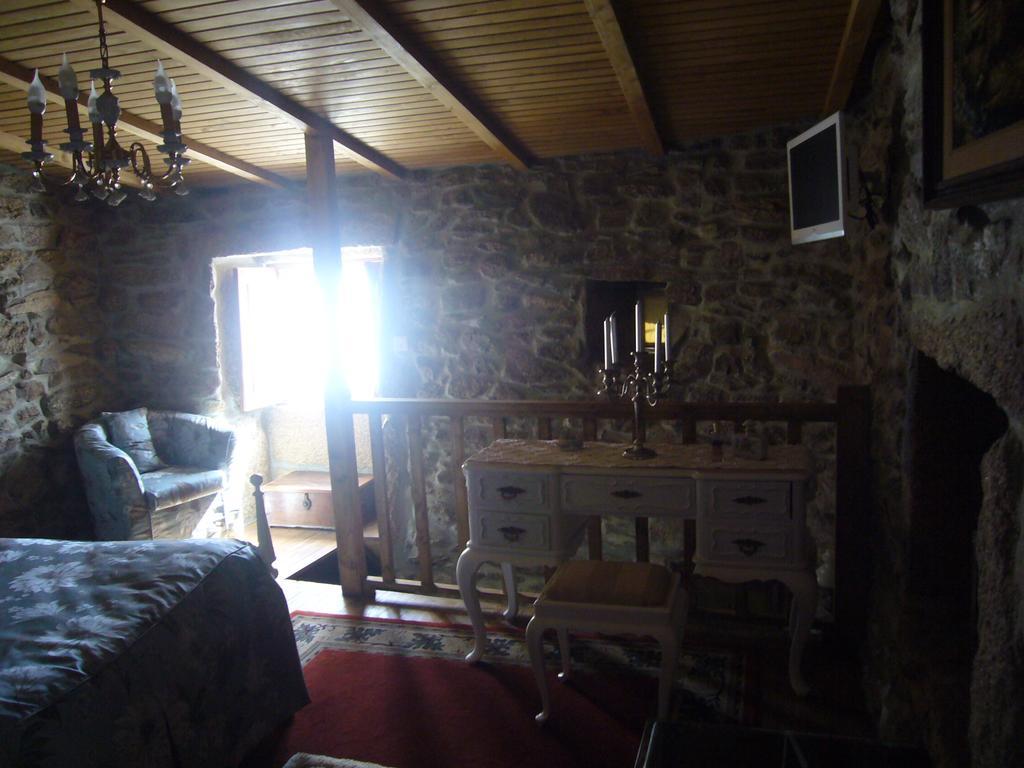 Casa Do Monge Guest House Leomil Ruang foto